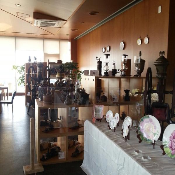 Photo taken at 올리브카페 Olive Cafe by Kate K. on 11/23/2013-济州西归浦市119号 OliveYoung美妆店 Photo taken at 올리브카페 Olive Cafe by Kate K. on 11/23/2013