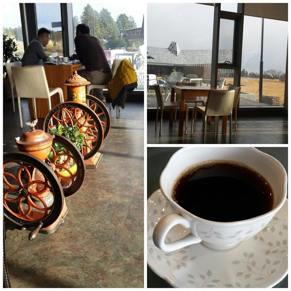 Photo taken at 올리브카페 Olive Cafe by 염 윤. on 12/11/2013-济州西归浦市119号 OliveYoung美妆店 Photo taken at 올리브카페 Olive Cafe by 염 윤. on 12/11/2013