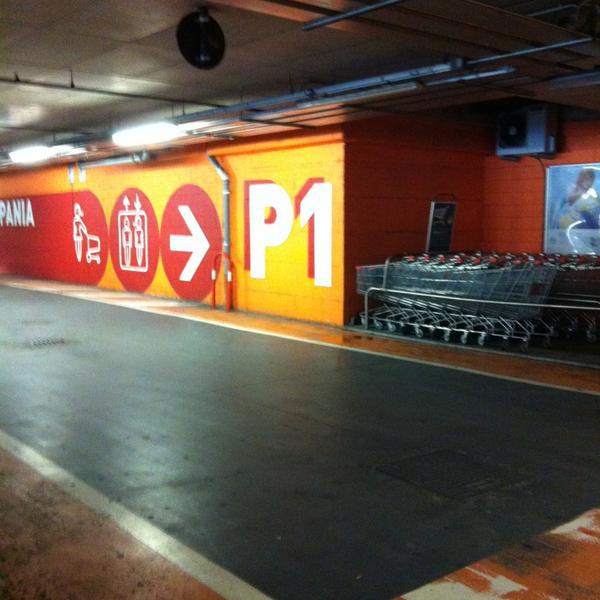 Photo taken at Centro Commerciale Auchan by Simona on 12/21/2012-意大利伦巴第奇尼塞洛巴尔萨莫潘菲洛卡斯塔尔迪路5 Photo taken at Centro Commerciale Auchan by Simona on 12/21/2012