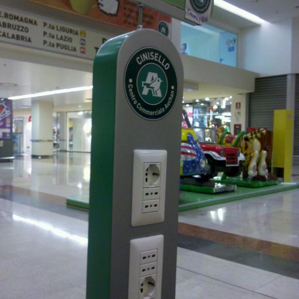 Photo taken at Centro Commerciale Auchan by Edu L. on 6/26/2013-意大利伦巴第奇尼塞洛巴尔萨莫潘菲洛卡斯塔尔迪路5 Photo taken at Centro Commerciale Auchan by Edu L. on 6/26/2013