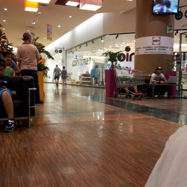 Photo taken at Centro Commerciale Auchan by Mauro P. on 6/30/2012-意大利伦巴第奇尼塞洛巴尔萨莫潘菲洛卡斯塔尔迪路5 Photo taken at Centro Commerciale Auchan by Mauro P. on 6/30/2012