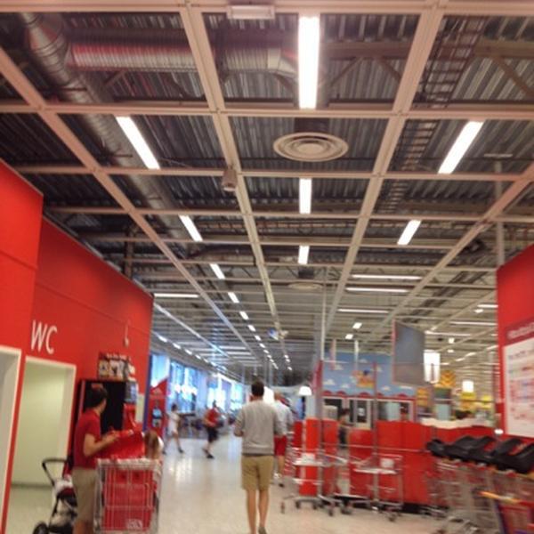 Photo taken at ICA Maxi by Marcus H. on 8/11/2012