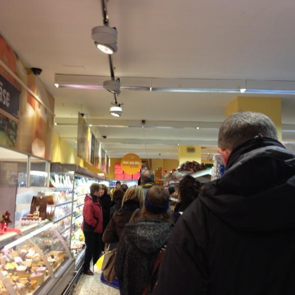 Photo taken at Edeka by Martin P. on 12/31/2011-德国不来梅州不来梅阿姆多本30 Photo taken at Edeka by Martin P. on 12/31/2011