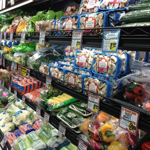 Photo taken at Trader Joe's by Dmitry U. on 3/23/2013-美国伊利诺斯州芝加哥沃巴什大道南1147 Photo taken at Trader Joe's by Dmitry U. on 3/23/2013