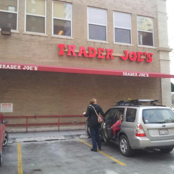 Photo taken at Trader Joe's by Lisa C. on 1/6/2013-美国伊利诺斯州芝加哥沃巴什大道南1147 Photo taken at Trader Joe's by Lisa C. on 1/6/2013