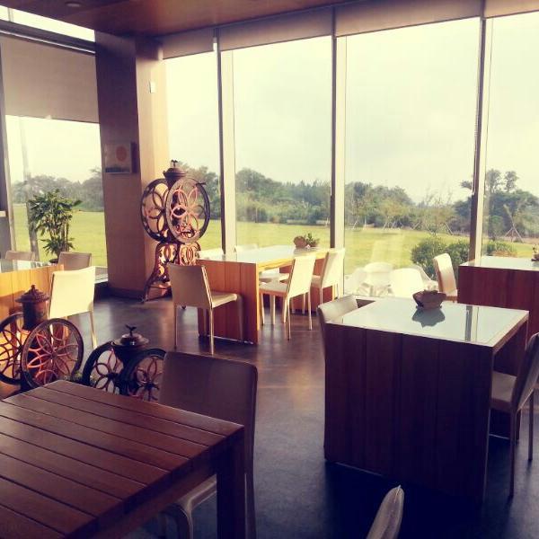 Photo taken at 올리브카페 Olive Cafe by SiNa L. on 8/10/2013-济州西归浦市119号 OliveYoung美妆店 Photo taken at 올리브카페 Olive Cafe by SiNa L. on 8/10/2013