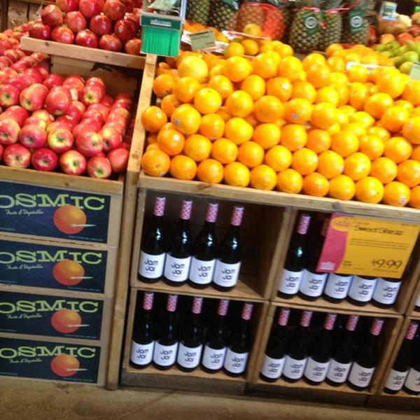 Photo taken at Whole Foods Market by JL J. on 11/2/2012-美国伊利诺斯州芝加哥科技教育107运河南街1101 Photo taken at Whole Foods Market by JL J. on 11/2/2012