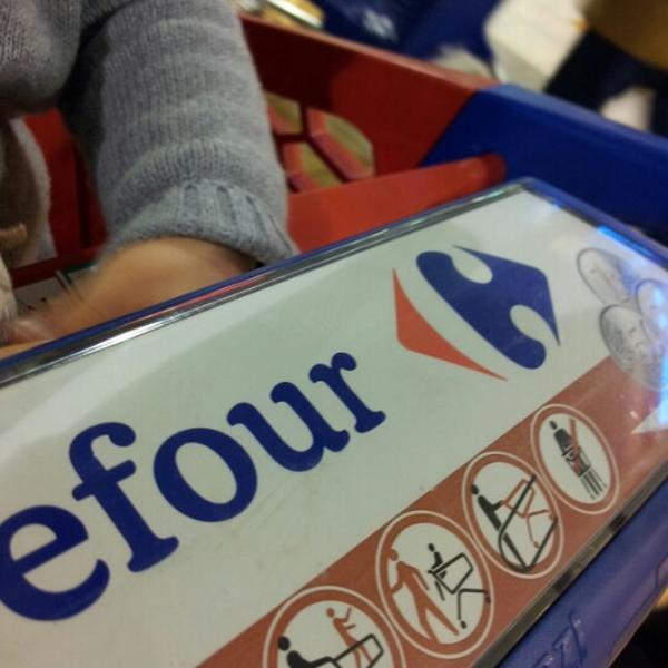 Photo taken at Carrefour Campanar by Pedro N. on 1/18/2013