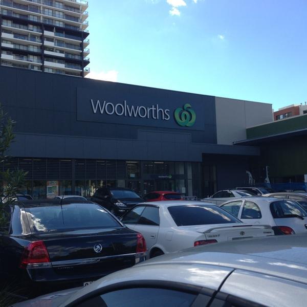 Photo taken at Woolworths by Susan on 7/8/2013-澳大利亚新南威尔士州悉尼安克利夫圣78-96 Photo taken at Woolworths by Susan on 7/8/2013