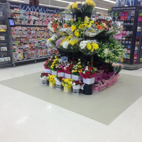 Photo taken at Woolworths by Susan on 2/22/2013-澳大利亚新南威尔士州悉尼安克利夫圣78-96 Photo taken at Woolworths by Susan on 2/22/2013