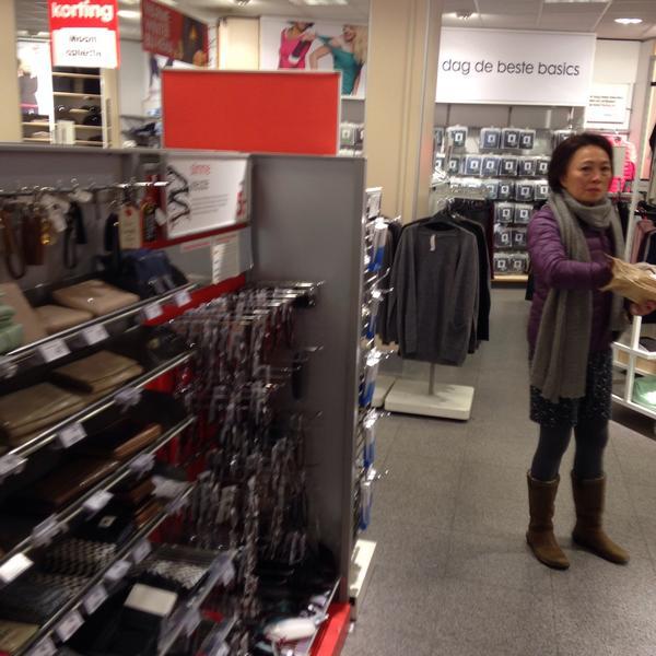 Photo taken at HEMA by Aleksej L. on 12/6/2014-荷兰北荷兰省哈勒姆十字街51号 Photo taken at HEMA by Aleksej L. on 12/6/2014