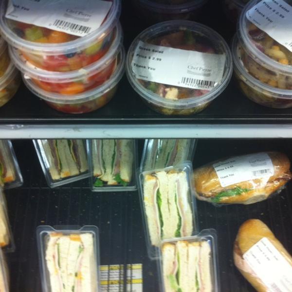 Photo taken at Shoppers Drug Mart by Pierre L. on 7/29/2012