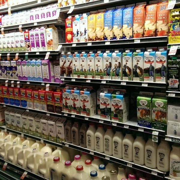 Photo taken at Whole Foods Market by Juan S. on 11/12/2014-加尼福尼亚 圣莫尼卡威尔夏大道2201(第22街和23街之间) Photo taken at Whole Foods Market by Juan S. on 11/12/2014