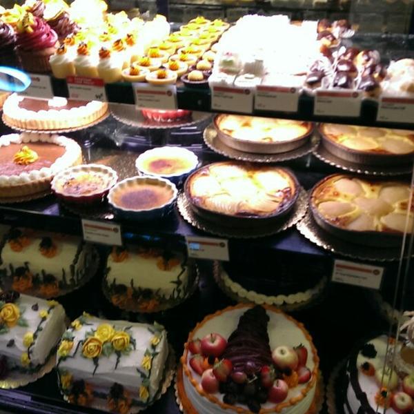 Photo taken at Whole Foods Market by Juan S. on 11/12/2014-加尼福尼亚 圣莫尼卡威尔夏大道2201(第22街和23街之间) Photo taken at Whole Foods Market by Juan S. on 11/12/2014