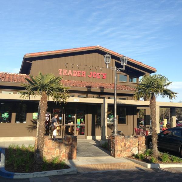 Trader Joe's乔氏连锁圣克拉拉店 加尼福尼亚帕罗奥图埃尔卡米诺雷亚尔855（城市与乡村村）