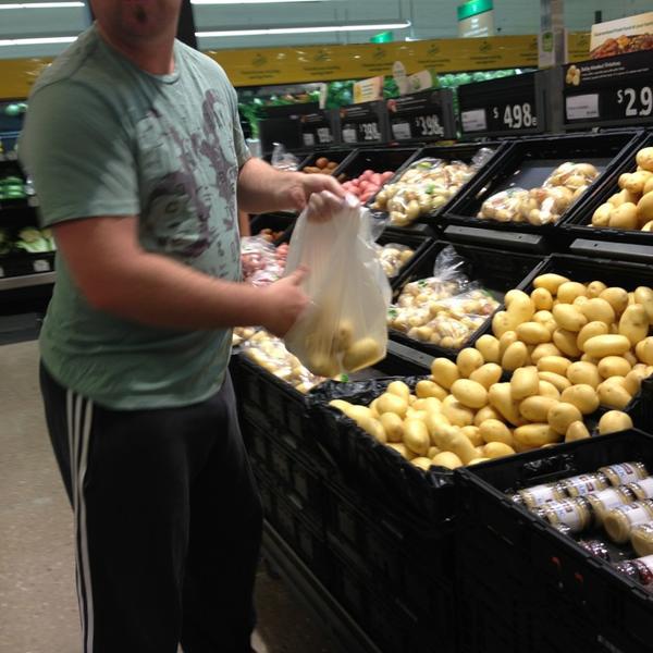 Photo taken at Woolworths Glenelg by L a r ï z ż ä on 1/13/2013