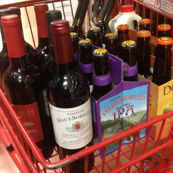 Photo taken at Trader Joe's by Rob H. on 12/6/2012-伊利诺州芝加哥市安大略湖路44号 Photo taken at Trader Joe's by Rob H. on 12/6/2012