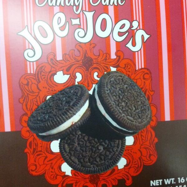 Photo taken at Trader Joe's by Raven D. on 11/16/2012-伊利诺州芝加哥市安大略湖路44号 Photo taken at Trader Joe's by Raven D. on 11/16/2012