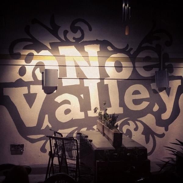 Photo taken at Whole Foods Market by Sumaya on 2/7/2013-加尼福尼亚旧金山第24街3950(桑切斯和野老街之间) Photo taken at Whole Foods Market by Sumaya on 2/7/2013