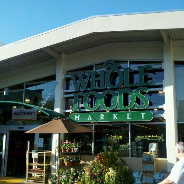 Photo taken at Whole Foods Market by Chris P. on 3/5/2012-加尼福尼亚旧金山第24街3950(桑切斯和野老街之间) Photo taken at Whole Foods Market by Chris P. on 3/5/2012