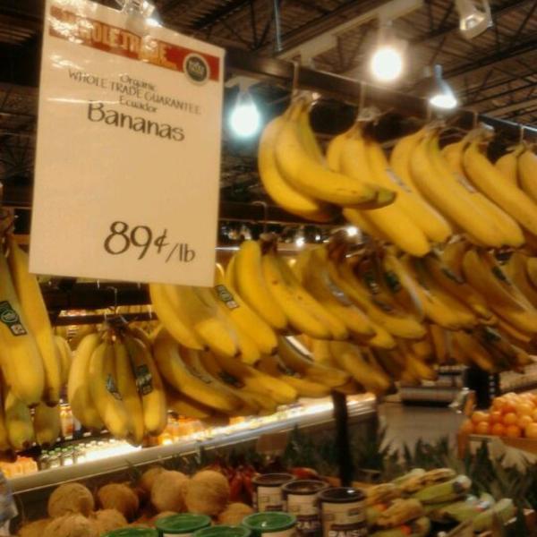 Photo taken at Whole Foods Market by Jennifer W. on 6/30/2012-美国弗吉尼亚州格伦 - 阿伦西广场街11173 Photo taken at Whole Foods Market by Jennifer W. on 6/30/2012