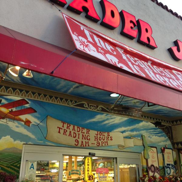 Photo taken at Trader Joe's by David P. on 4/3/2013-加利福尼亚州90036 洛杉矶 拉布雷亚大道南(在第3街)263号 Photo taken at Trader Joe's by David P. on 4/3/2013