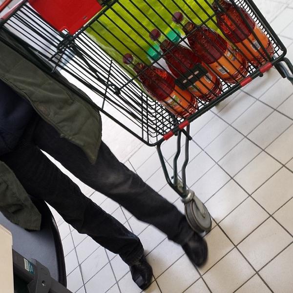 Photo taken at Auchan by Manu L. on 11/6/2013-法国勃艮第卢瓦尔河畔科斯内库尔大香舍曼 Photo taken at Auchan by Manu L. on 11/6/2013