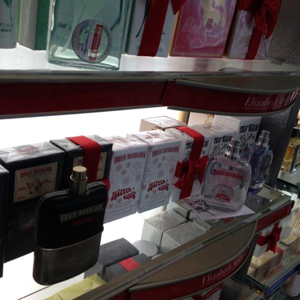 Photo taken at Shoppers Drug Mart by Heather C. on 11/19/2012