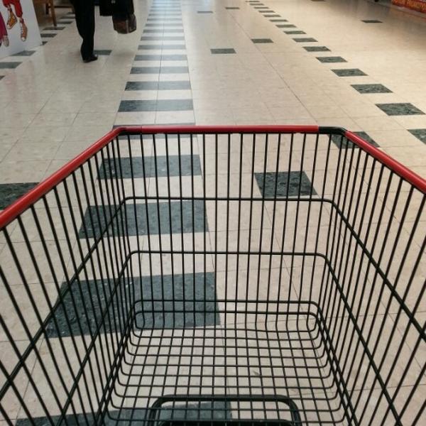 Photo taken at Auchan by Manu L. on 7/23/2012-法国勃艮第卢瓦尔河畔科斯内库尔大香舍曼 Photo taken at Auchan by Manu L. on 7/23/2012