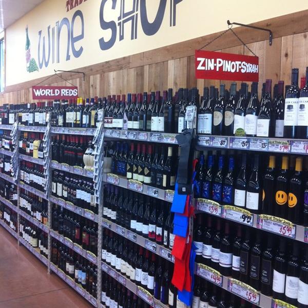 Photo taken at Trader Joe's by James B. on 7/30/2011-美国伊利诺斯州阿冈昆兰德尔南路1800 Photo taken at Trader Joe's by James B. on 7/30/2011