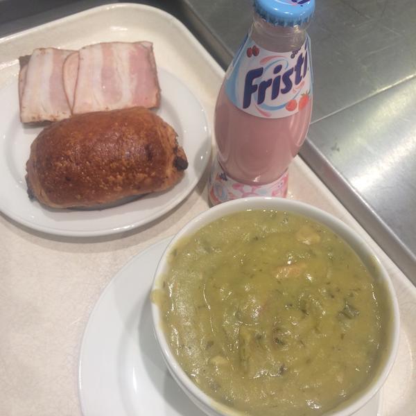 Photo taken at HEMA by Richie P. on 12/18/2014-荷兰南荷兰省海牙格罗特市场街57号 Photo taken at HEMA by Richie P. on 12/18/2014