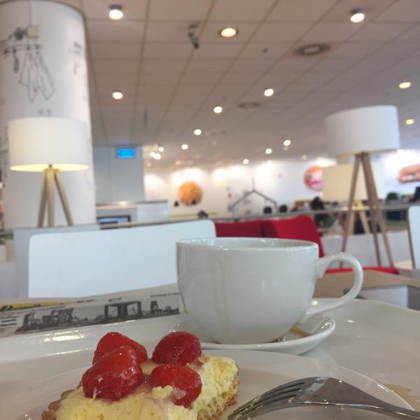 Photo taken at HEMA by Mischa L. on 4/1/2015-荷兰南荷兰省海牙格罗特市场街57号 Photo taken at HEMA by Mischa L. on 4/1/2015