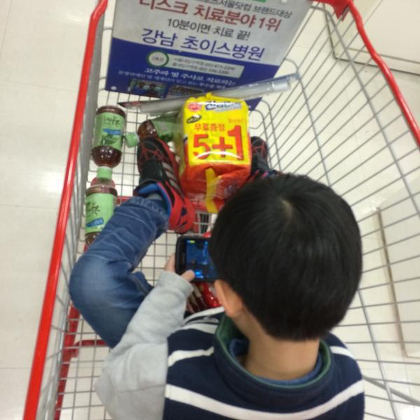 Photo taken at 홈플러스 (Home Plus) by Min-ki B. on 3/21/2015