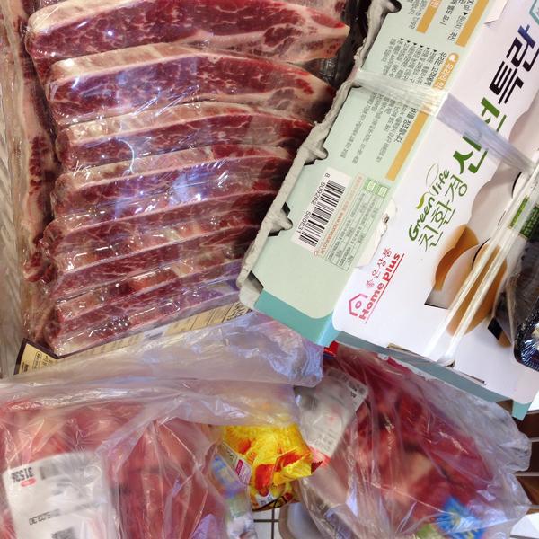 Photo taken at 홈플러스 (Home Plus) by Lee j. on 3/28/2015