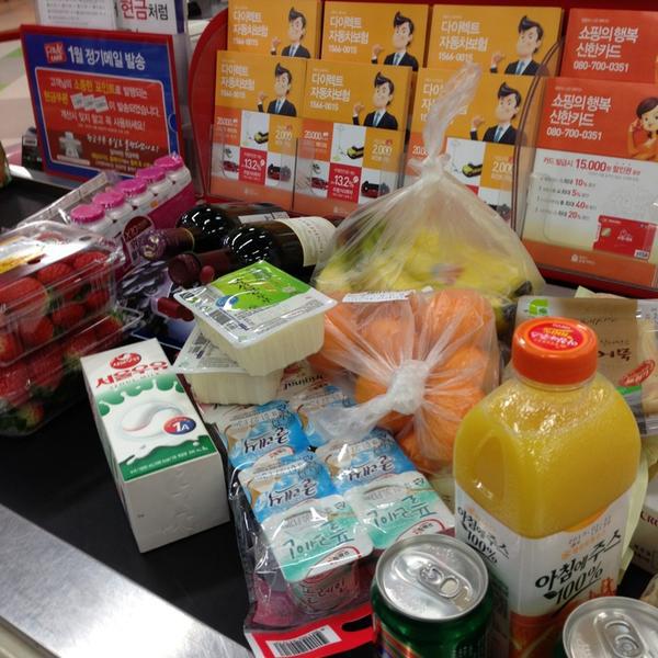 Photo taken at 홈플러스 (Home plus) by Minsung P. on 1/20/2013-首尔东大门区千户大路133号 (龙头洞,Homeplus东大门店) Photo taken at 홈플러스 (Home plus) by Minsung P. on 1/20/2013