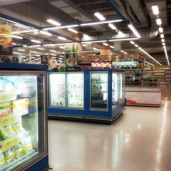 Photo taken at 홈플러스 (Home Plus) by Sunyoung on 5/30/2012-京畿道高阳市一山东区中央路1275号路64号(一山店) Photo taken at 홈플러스 (Home Plus) by Sunyoung on 5/30/2012