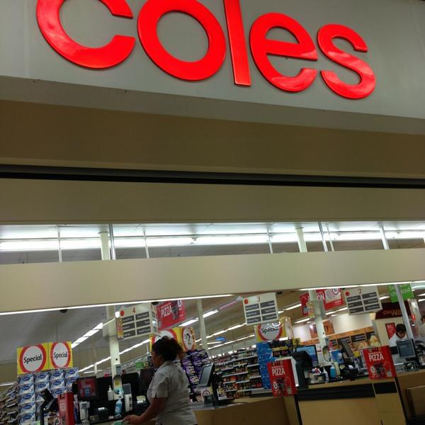 Photo taken at Coles by Quang Hung H. on 3/13/2013-昆士兰州阳光海岸麦科洛街电源路Coles超市 Photo taken at Coles by Quang Hung H. on 3/13/2013
