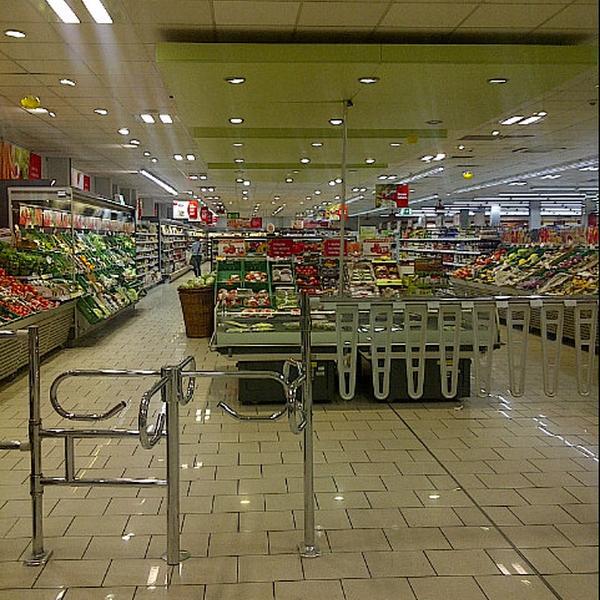 Photo taken at REWE by Ralf N. on 10/25/2012