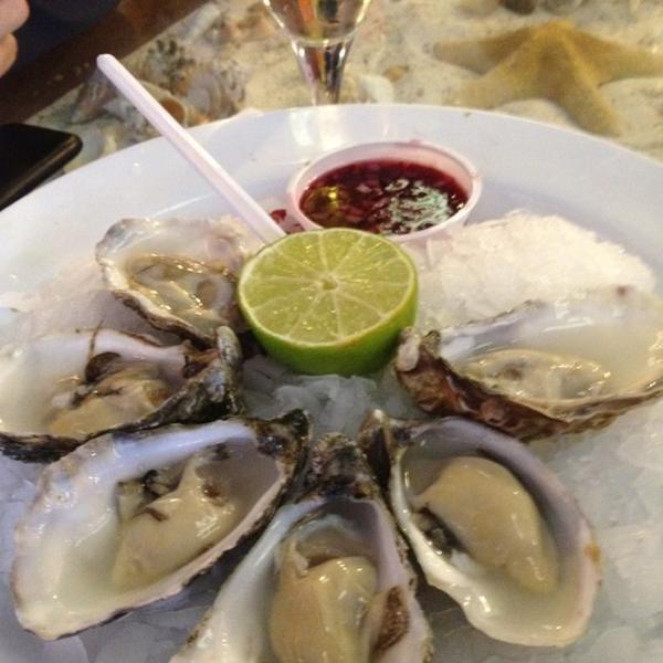 Photo taken at Simonis aan de Haven by Eric L. on 3/11/2012-荷兰南荷兰省斯赫弗宁恩鱼拍卖路20 Photo taken at Simonis aan de Haven by Eric L. on 3/11/2012