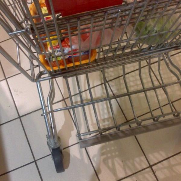 Carrefour 法国卡昂布雷特维尔叙尔奥东福克斯路12号