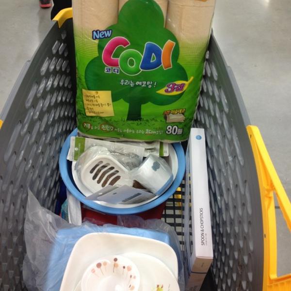 Photo taken at 이마트 E-MART by Happysugi on 10/9/2012