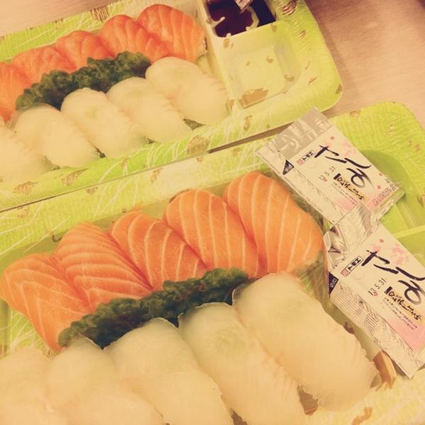 Photo taken at 이마트 (e-mart) by Lybee B. on 9/3/2012-庆尚北道浦项市10易买得超市 Photo taken at 이마트 (e-mart) by Lybee B. on 9/3/2012