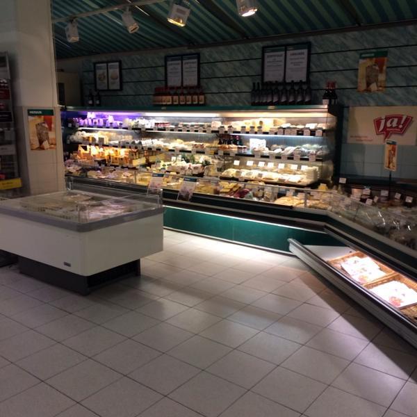 Photo taken at MERKUR by Stefan F. on 3/7/2014-奥地利施泰尔马克州德意志兰茨贝格女人大街25 Photo taken at MERKUR by Stefan F. on 3/7/2014