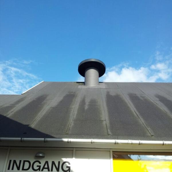 Photo taken at Netto by Soffie R. on 7/31/2012