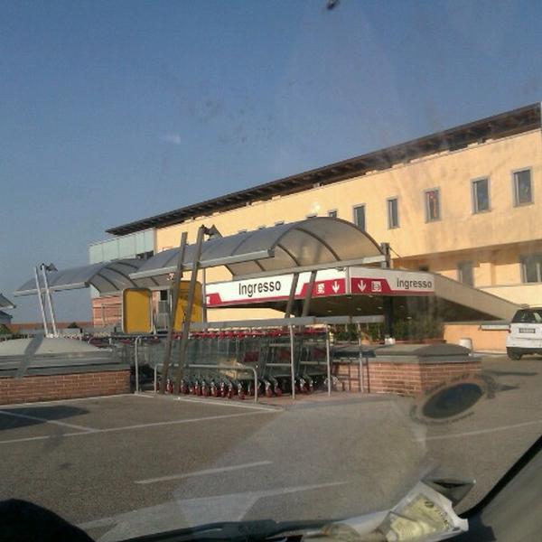 Photo taken at Bennet by Skyborgsin T. on 7/27/2012-意大利艾米利亚-罗马涅福林波波利十月大街 Photo taken at Bennet by Skyborgsin T. on 7/27/2012