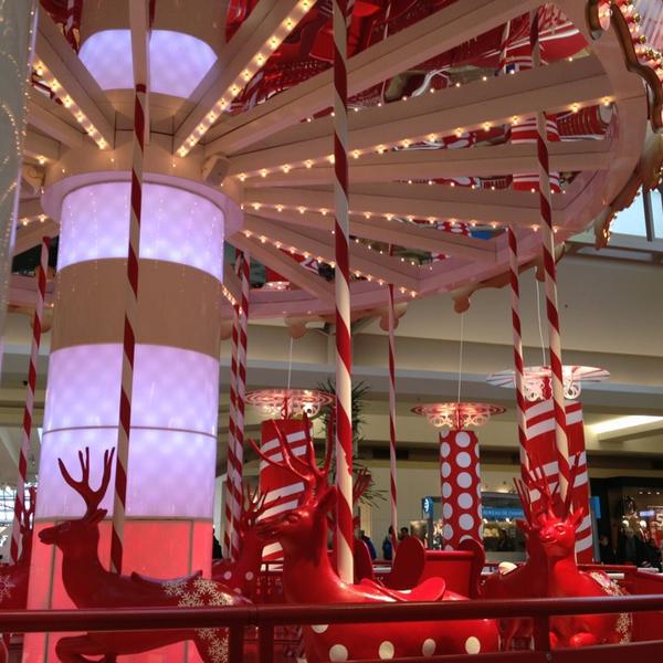 Photo taken at Carrefour Angrignon by Jorge Luis on 12/23/2012