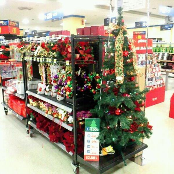 Photo taken at 西友 川中岛店 by 大将 on 11/13/2011