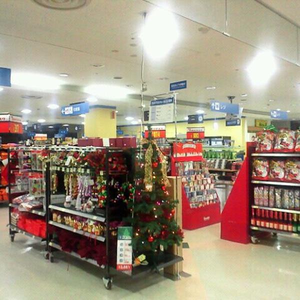 Photo taken at 西友 川中岛店 by 大将 on 11/12/2011