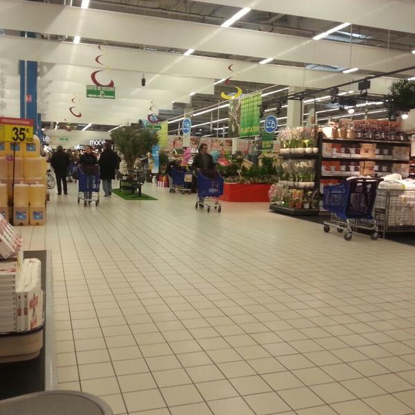 Photo taken at Carrefour by Konstantin Ļ. on 3/5/2013-法国诺尔省尼斯迪格尼路 Photo taken at Carrefour by Konstantin Ļ. on 3/5/2013