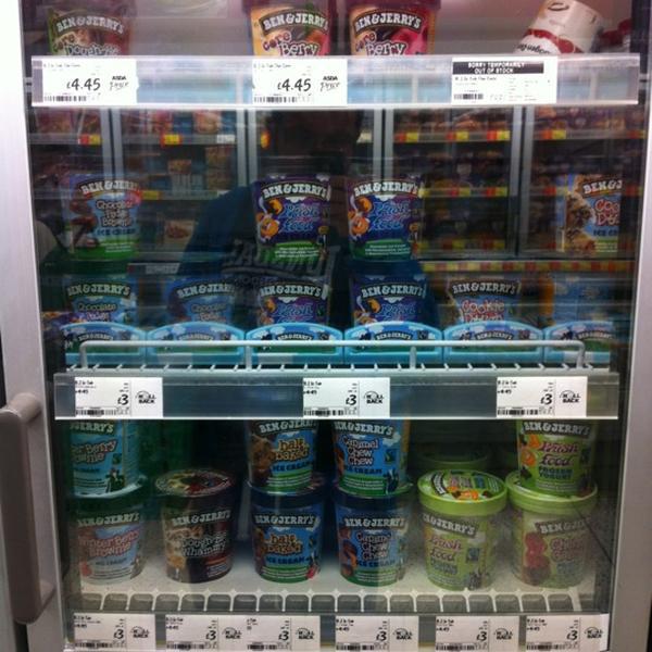 Photo taken at Asda by Michael C. on 11/16/2012-英国莱斯特郡欣克利巴维尔路 Photo taken at Asda by Michael C. on 11/16/2012